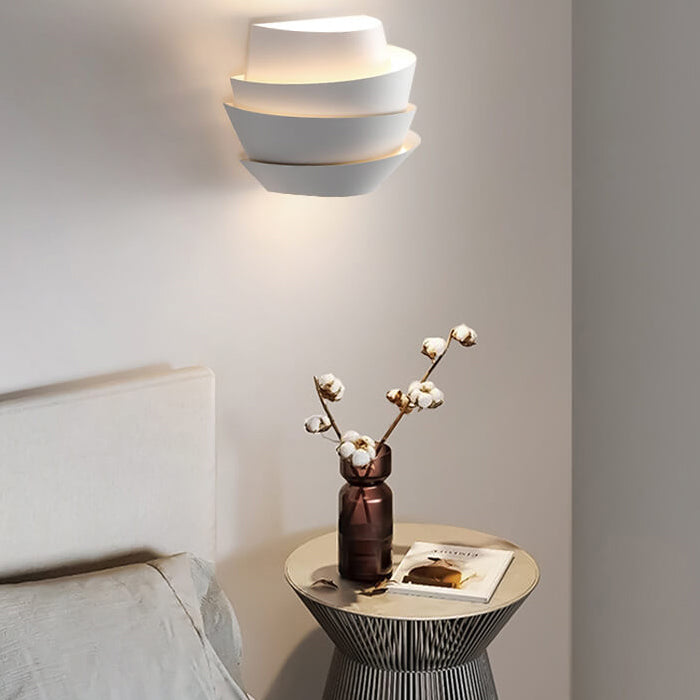 Moderne Scandinavische Wandlamp – Elegant Asymmetrisch Design met Warm Sfeervol Licht