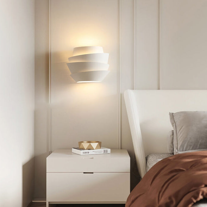 Moderne Scandinavische Wandlamp – Elegant Asymmetrisch Design met Warm Sfeervol Licht