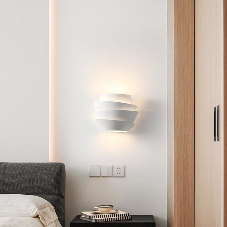 Moderne Scandinavische Wandlamp – Elegant Asymmetrisch Design met Warm Sfeervol Licht