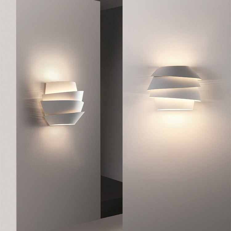 Moderne Scandinavische Wandlamp – Elegant Asymmetrisch Design met Warm Sfeervol Licht