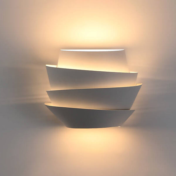 Moderne Scandinavische Wandlamp – Elegant Asymmetrisch Design met Warm Sfeervol Licht
