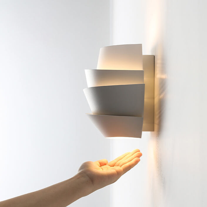 Moderne Scandinavische Wandlamp – Elegant Asymmetrisch Design met Warm Sfeervol Licht