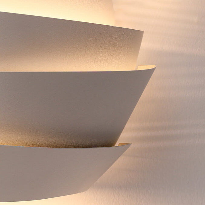 Moderne Scandinavische Wandlamp – Elegant Asymmetrisch Design met Warm Sfeervol Licht