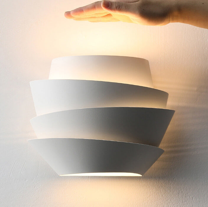Moderne Scandinavische Wandlamp – Elegant Asymmetrisch Design met Warm Sfeervol Licht