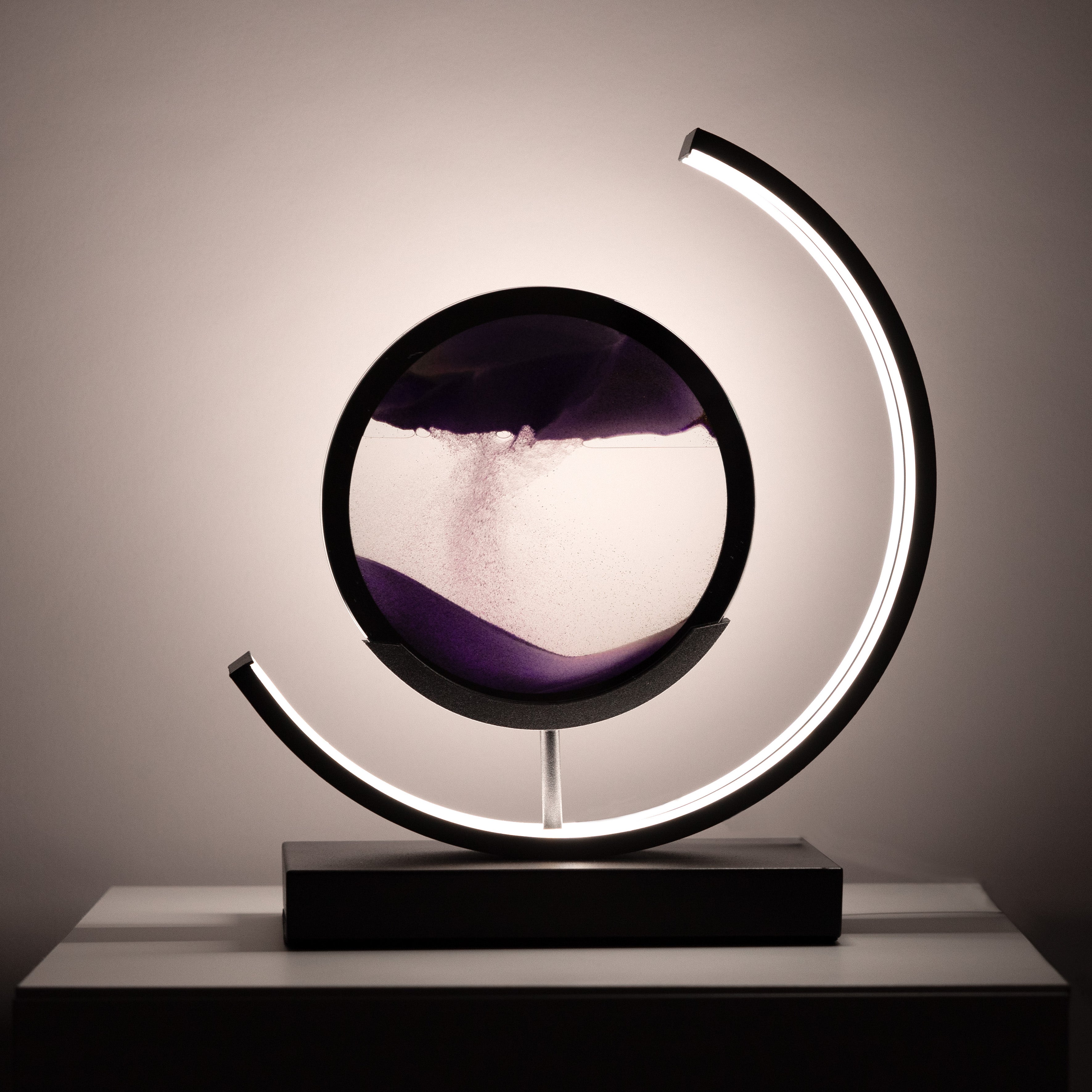Tijdloze Tafellamp – Minimalistische LED Lamp met Zandkunst en Afstandsbediening