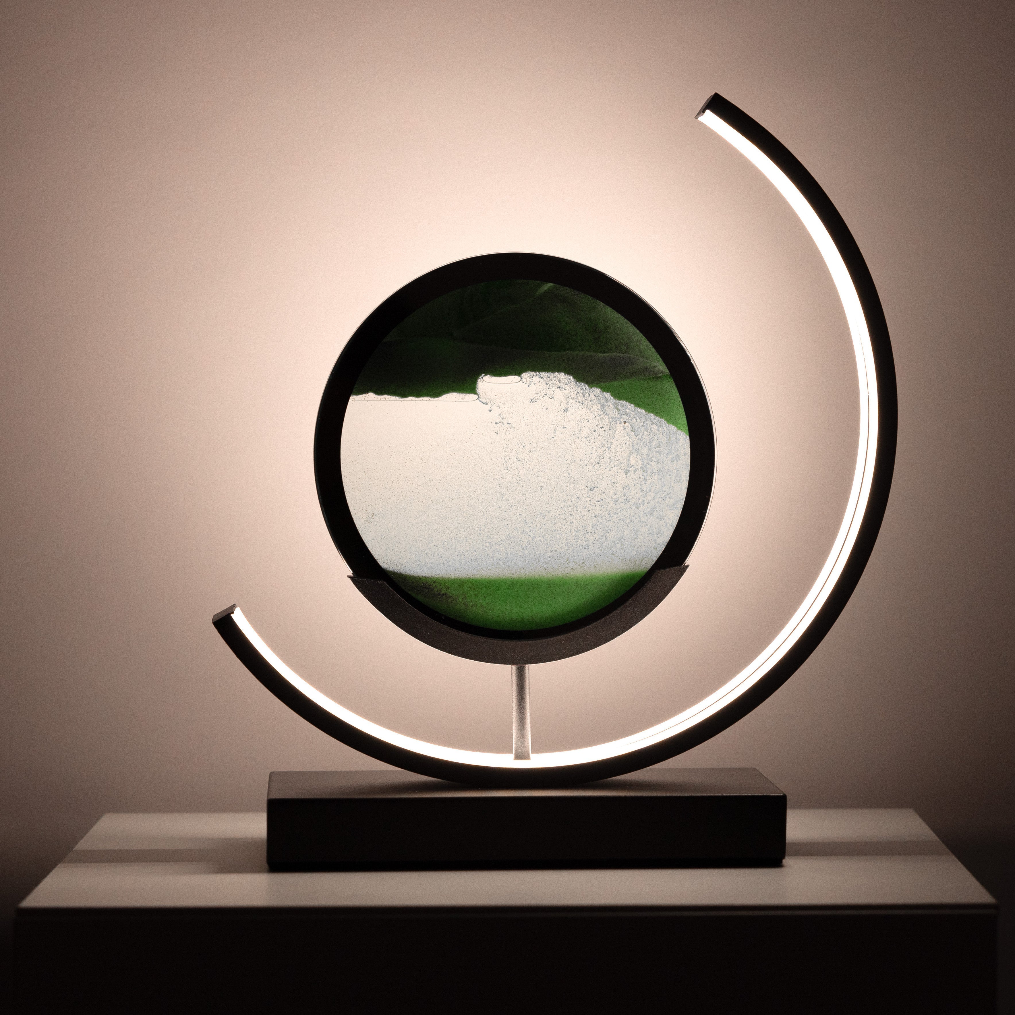 Tijdloze Tafellamp – Minimalistische LED Lamp met Zandkunst en Afstandsbediening