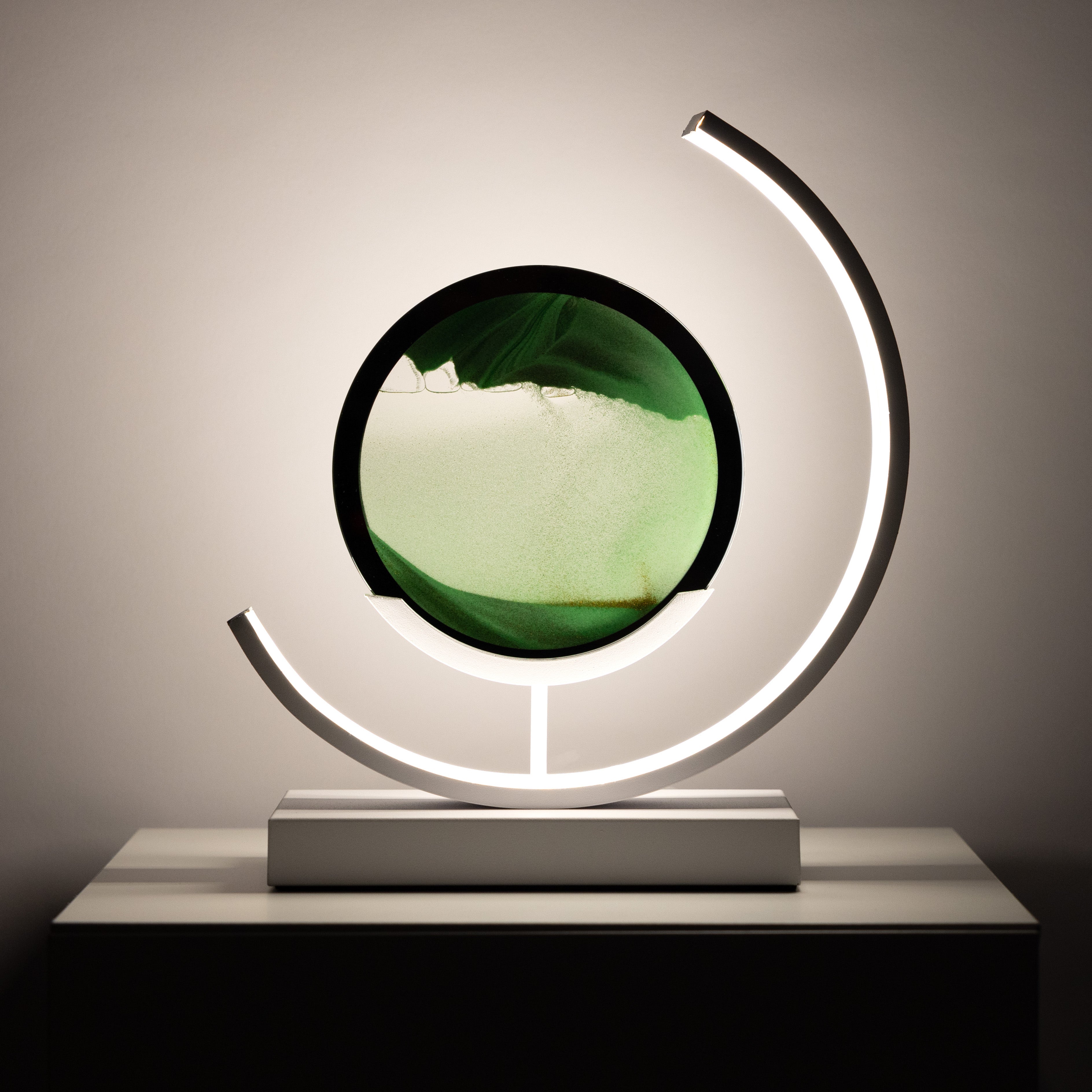 Tijdloze Tafellamp – Minimalistische LED Lamp met Zandkunst en Afstandsbediening