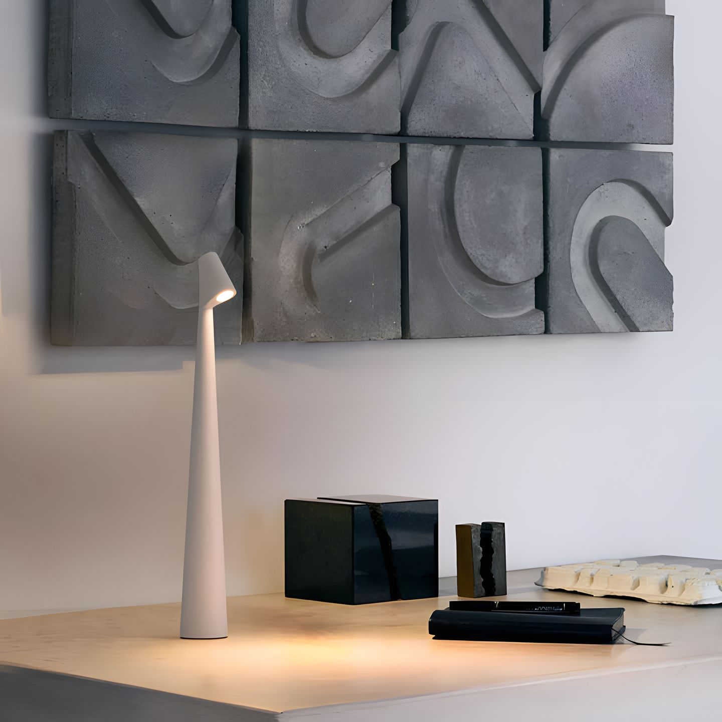 Elegante Tafellamp met Draadloze Functionaliteit – Oplaadbare LED Lamp met Dimfunctie & 3 Helderheidsniveaus