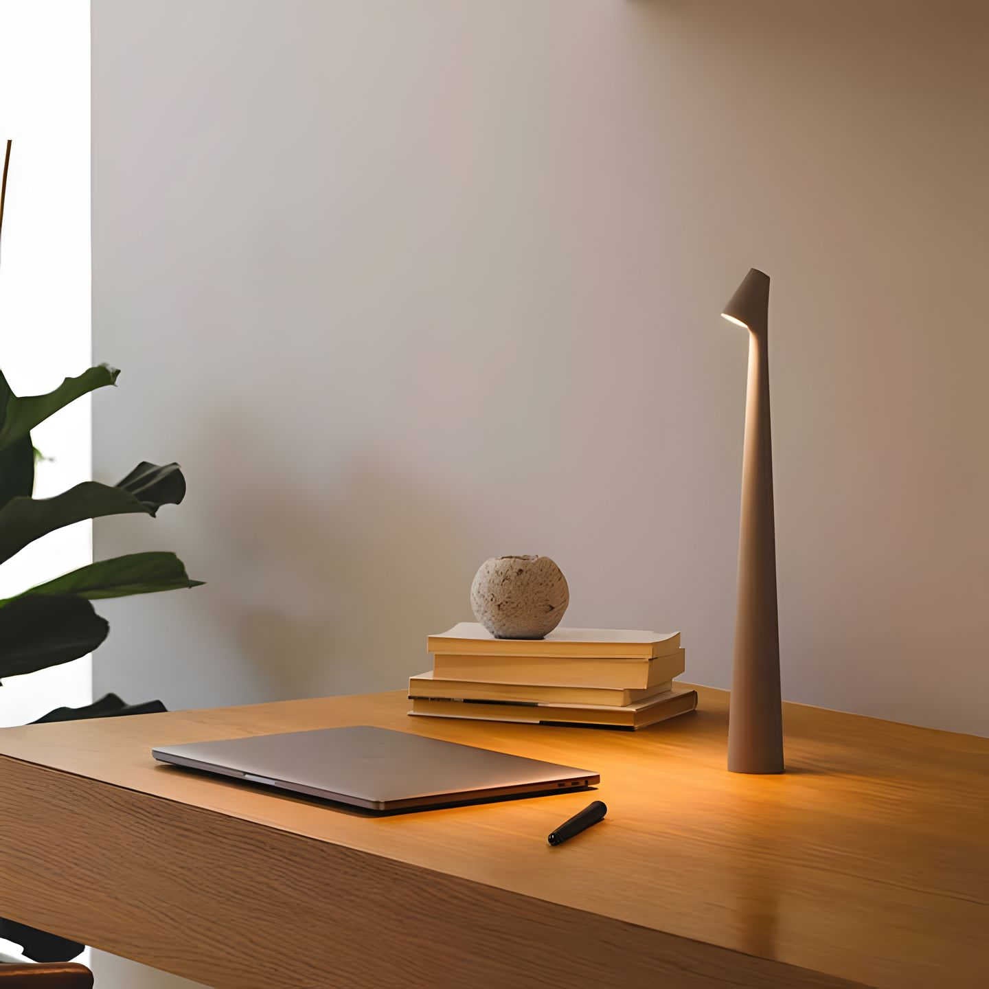 Elegante Tafellamp met Draadloze Functionaliteit – Oplaadbare LED Lamp met Dimfunctie & 3 Helderheidsniveaus